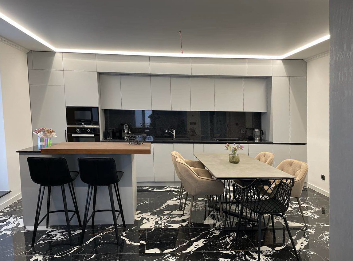 mobila in bucatarie la comanda de la frank de lux