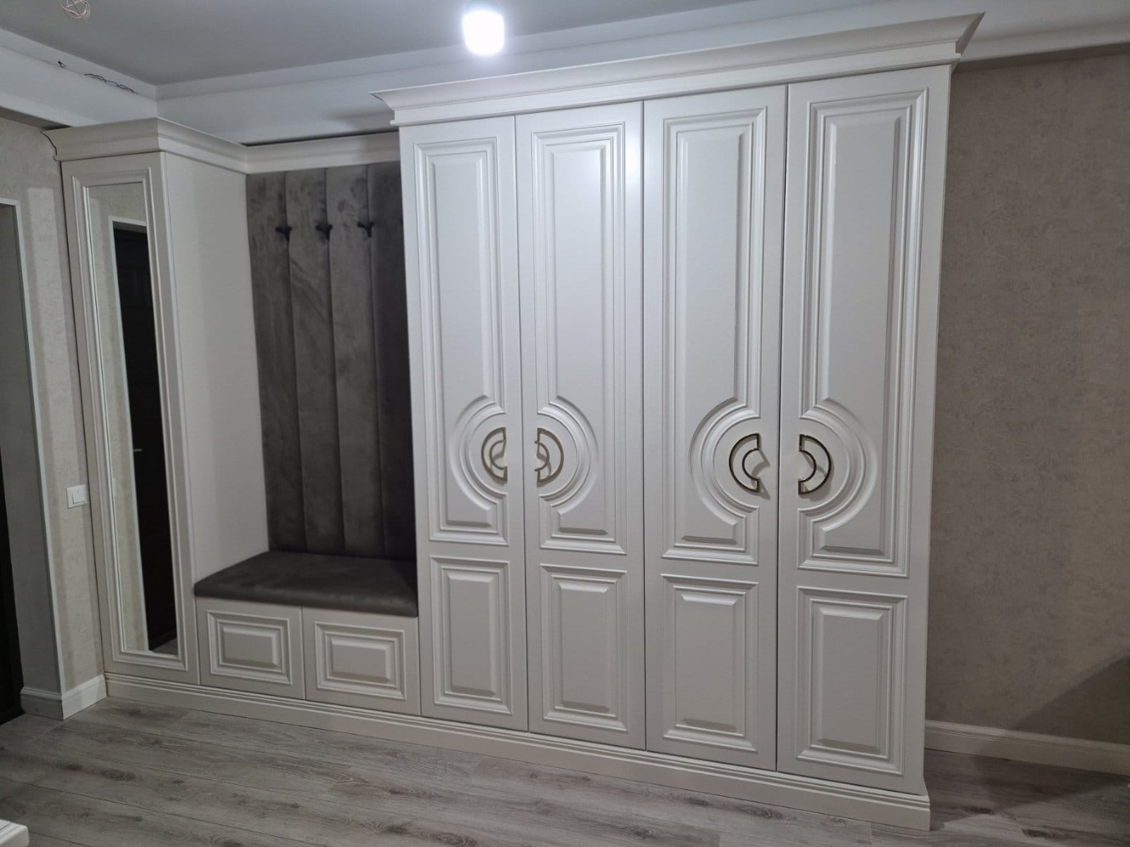 Dulap in antreu la comanda de la frank de lux