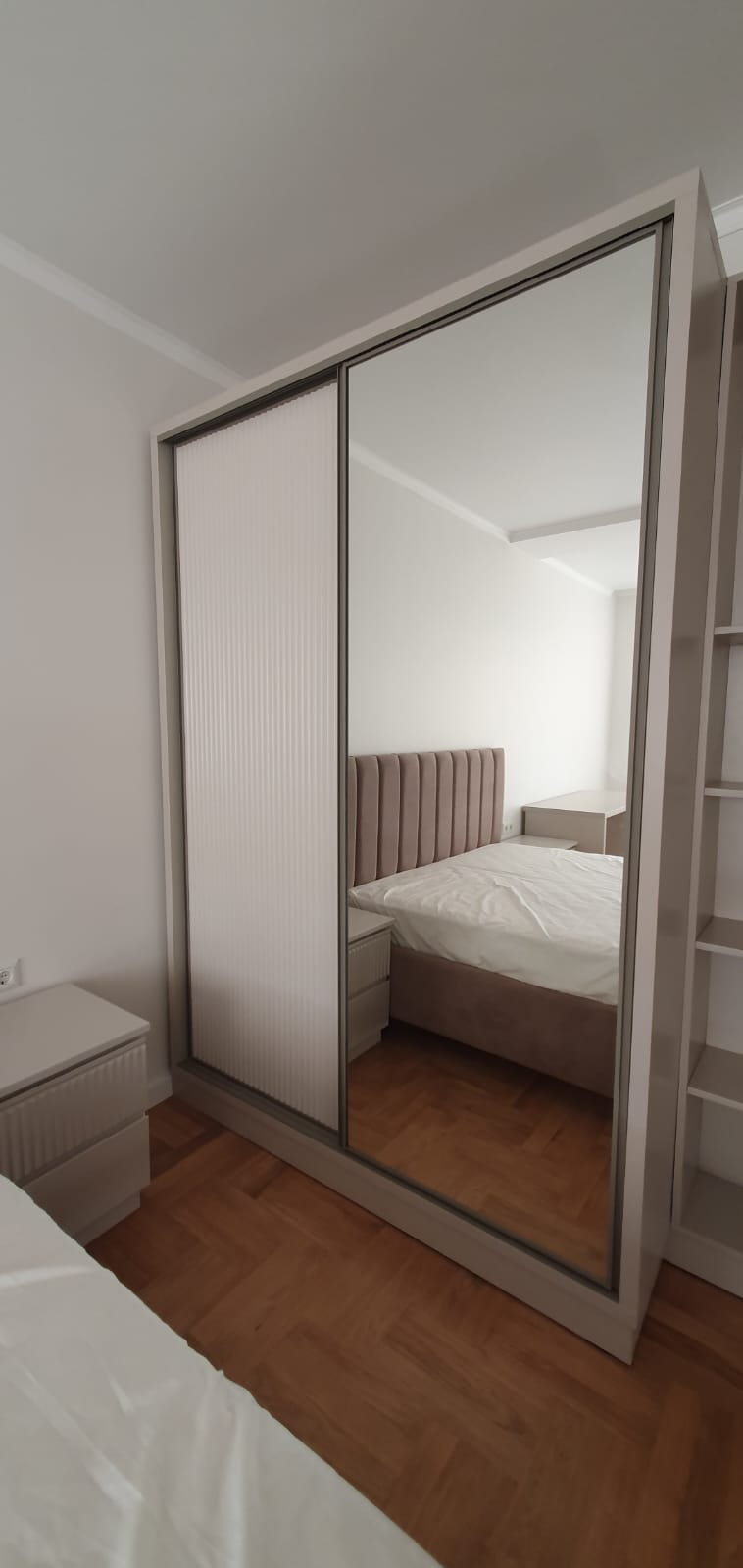 mobila in dormitor la comanda de la frank de lux