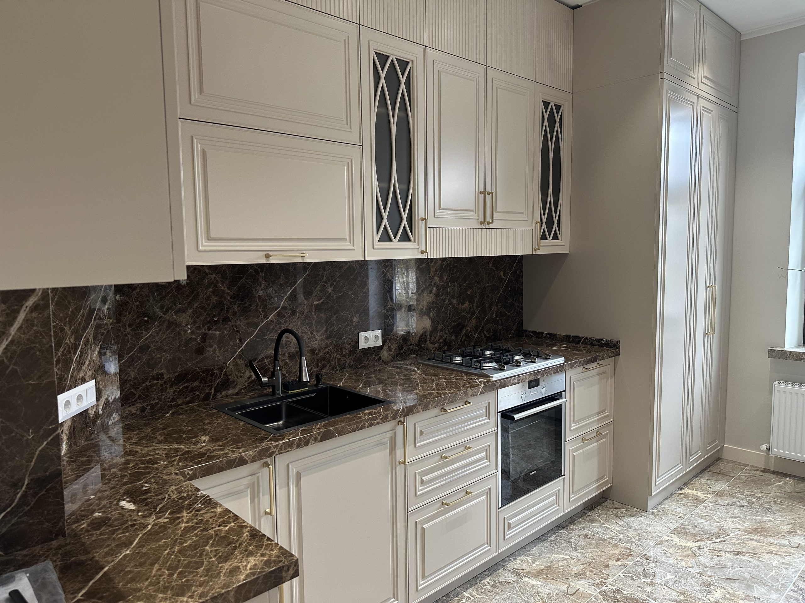 mobila in bucatarie la comanda de la frank de lux